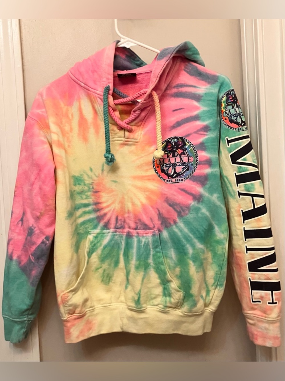 Girls Tie-Dye Pullover Hoodie with 'Maine' Sleeve Graphic, Large